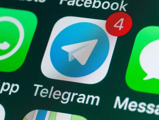 انتخاب بین خرید Premium تلگرام نسخه معمولی و نسخه پرمیوم